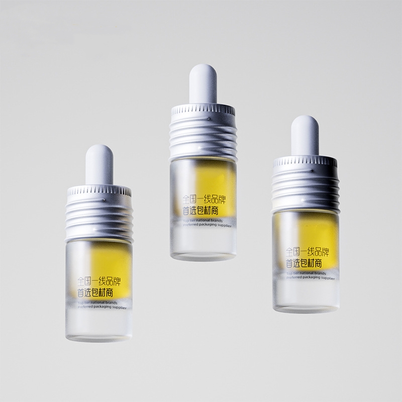 ขวดน้ำมันหอมระเหยแก้วเล็กๆที่มีโลหะหรือหยดไม้ ขวดน้ำมันหอมระเหยแก้วเล็กๆที่มีโลหะหรือหยดไม้