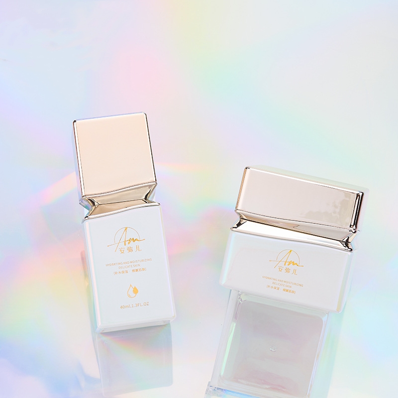 ขวดครีมแก้วทรงสี่เหลี่ยมที่มีเอฟเฟกต์สีรุ้งสำหรับครีมหน้าและครีมบำรุงรอบดวงตา ขวดครีมแก้วทรงสี่เหลี่ยมที่มีเอฟเฟกต์สีรุ้งสำหรับครีมหน้าและครีมบำรุงรอบดวงตา