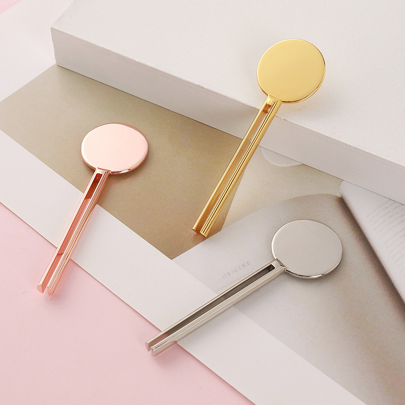 เครื่องสำอาง Turn Key Shape Tube Wringer Rolling ยาสีฟันหลอด Squeezer คีย์พร้อมขาตั้งเครื่องโลหะ Tube Squeezer เครื่องสำอาง Turn Key Shape Tube Wringer Rolling ยาสีฟันหลอด Squeezer คีย์พร้อมขาตั้งเครื่องโลหะ Tube Squeezer