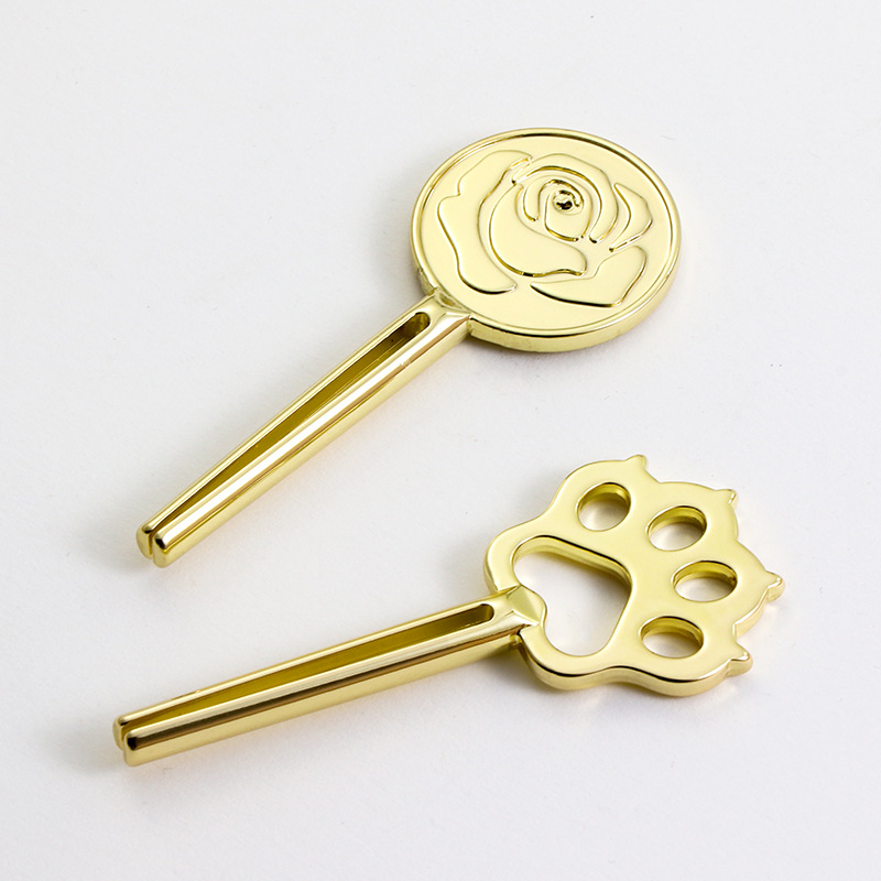 การออกแบบที่เป็นเอกลักษณ์ของคั้นท่อโลหะผสมสังกะสีรูปอุ้งเท้าแมวสำหรับอาหารแมว การออกแบบที่เป็นเอกลักษณ์ของคั้นท่อโลหะผสมสังกะสีรูปอุ้งเท้าแมวสำหรับอาหารแมว