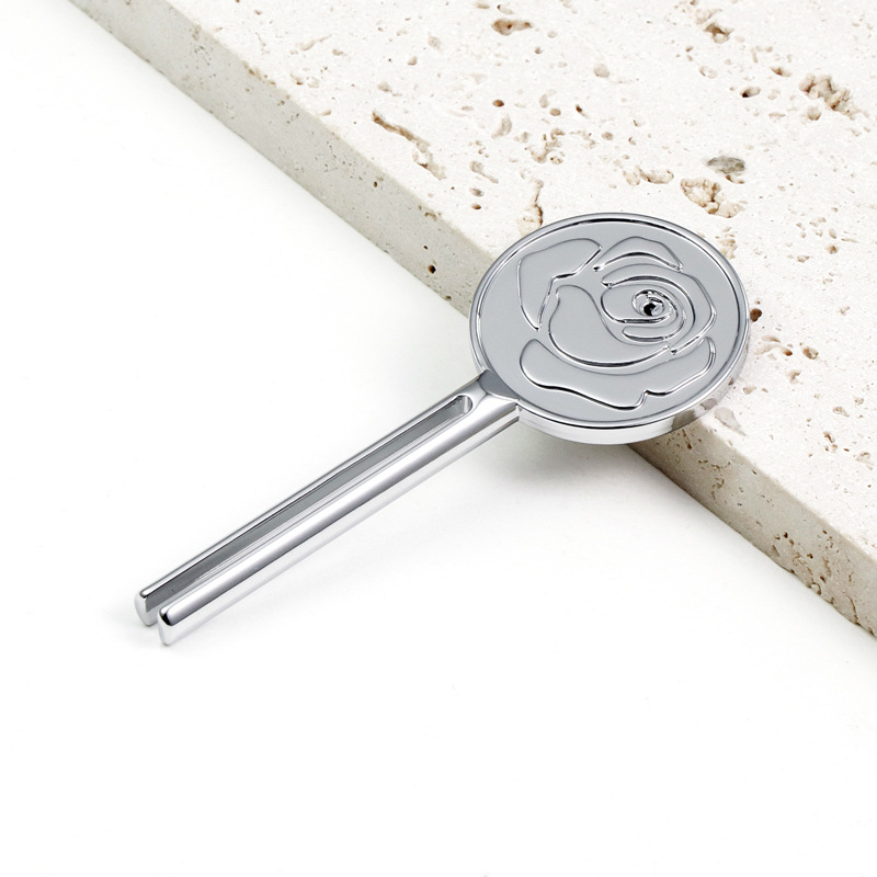 การออกแบบที่เป็นเอกลักษณ์ของคั้นท่อโลหะผสมสังกะสีรูปอุ้งเท้าแมวสำหรับอาหารแมว การออกแบบที่เป็นเอกลักษณ์ของคั้นท่อโลหะผสมสังกะสีรูปอุ้งเท้าแมวสำหรับอาหารแมว