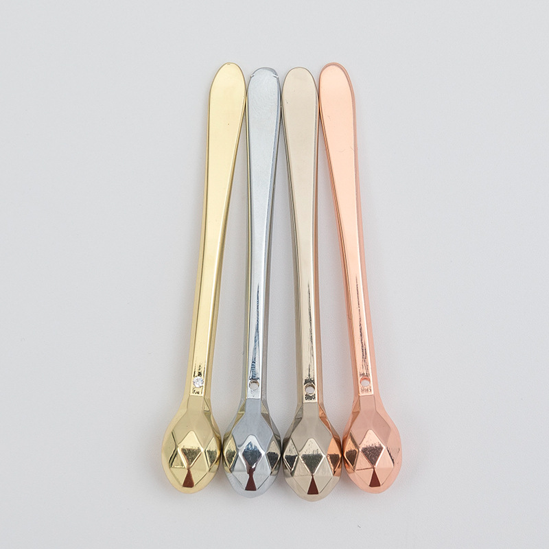 การออกแบบ Diamond-Cut ที่เป็นเอกลักษณ์ของแท่งครีมบำรุงรอบดวงตาโลหะผสมสังกะสี การออกแบบ Diamond-Cut ที่เป็นเอกลักษณ์ของแท่งครีมบำรุงรอบดวงตาโลหะผสมสังกะสี